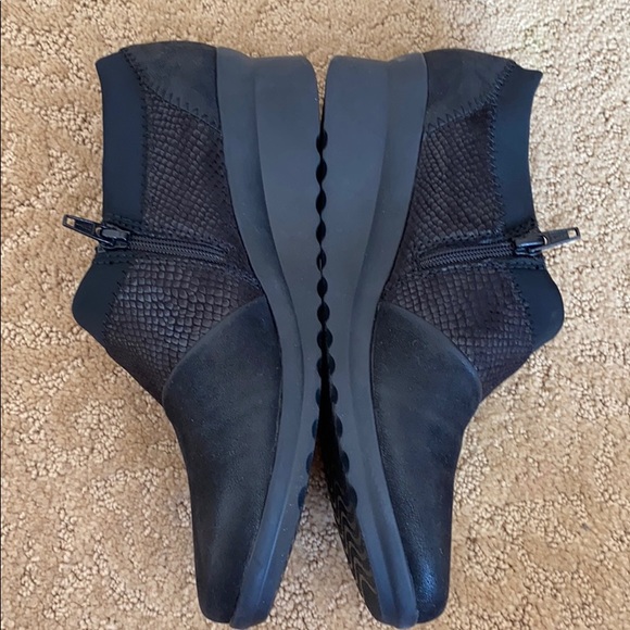 Clark’s Caddell Denali Ankle Wedges -NWOT - Picture 6 of 8